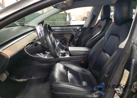 2018 Tesla Model 3 z USA, uszkodzony, nr VIN 5YJ3E1EB3JF114317